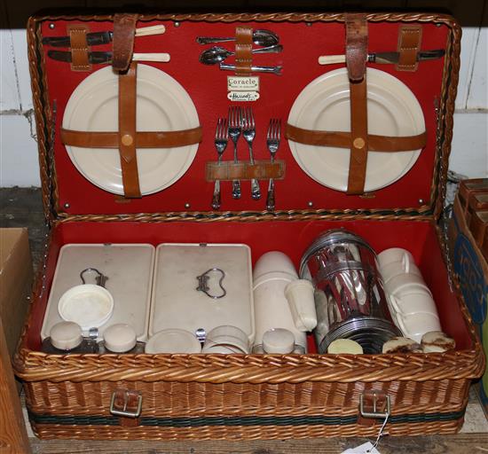 Coracle picnic basket(-)